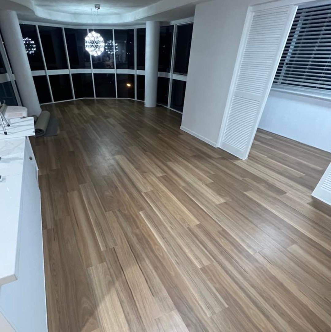 Curved feature wall with timber-look floor